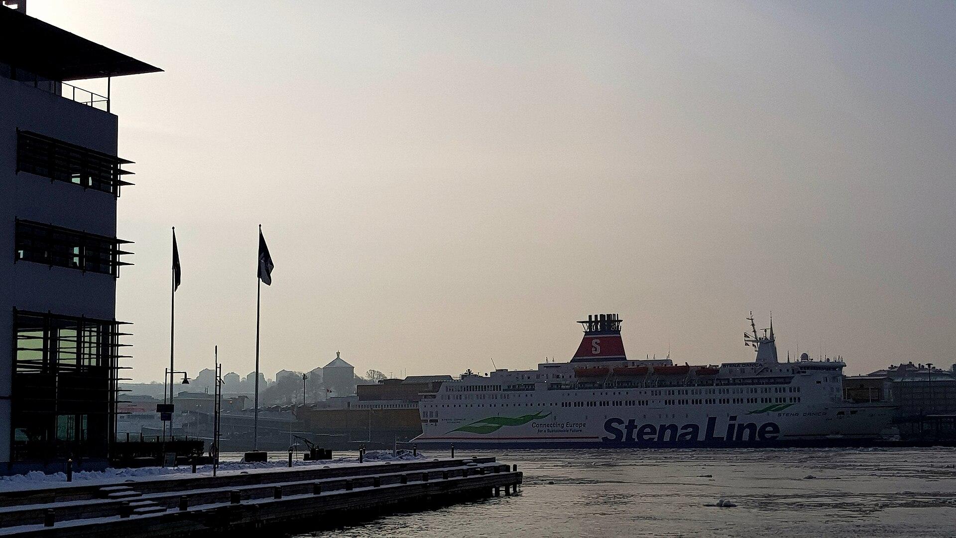 The Gothenburg harbor entrance with the Älvsborg Bridge at dusk